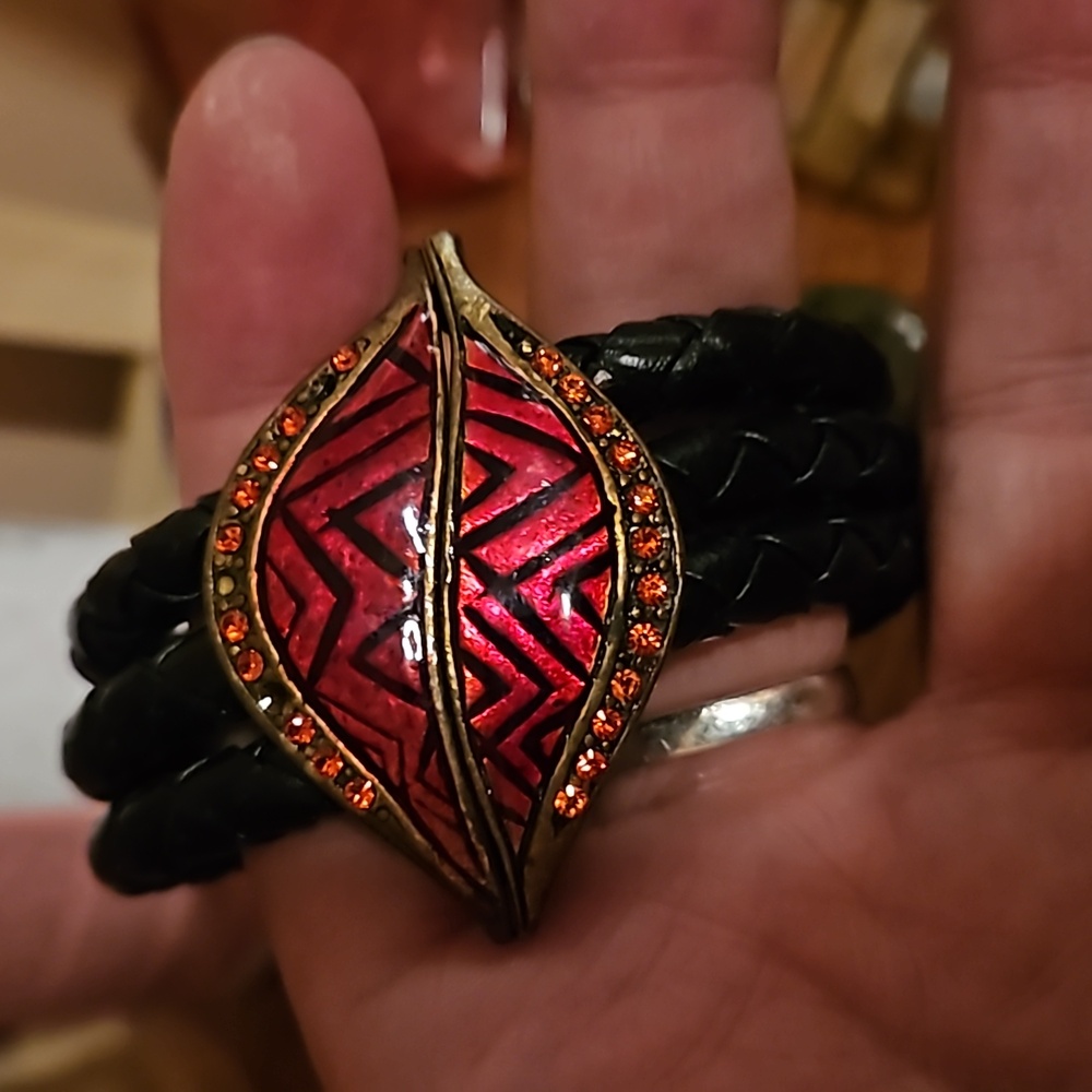 ❄️3 for $20❄️Vintage leather bracelet